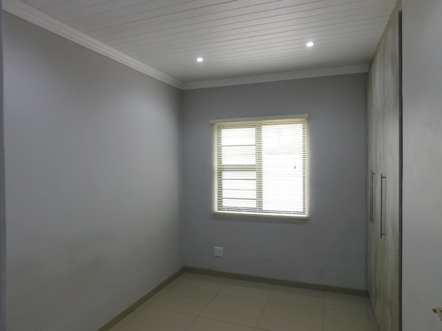 To Let 3 Bedroom Property for Rent in Gustrouw Western Cape